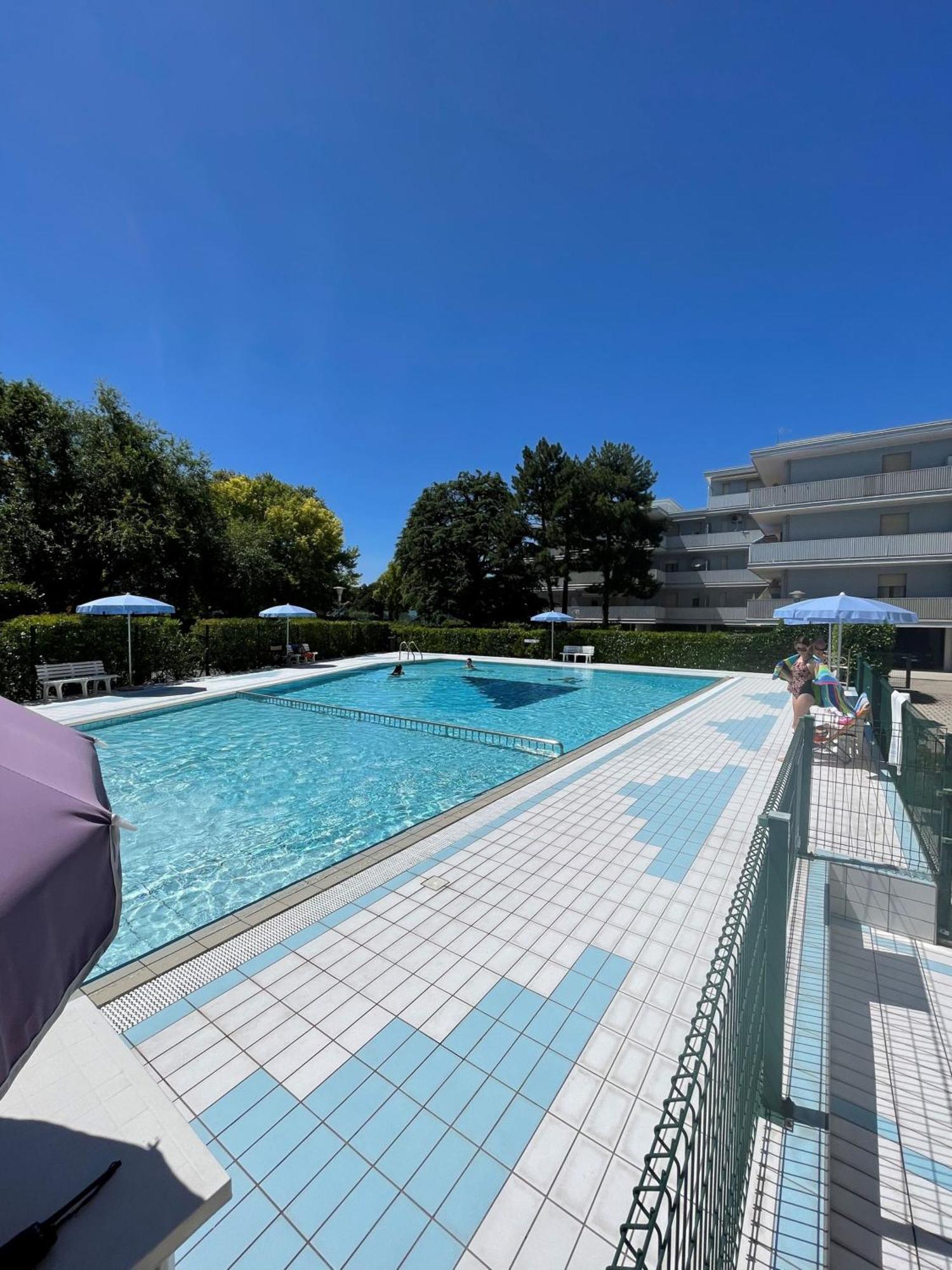 Apartment With Balcony In A With Pool *